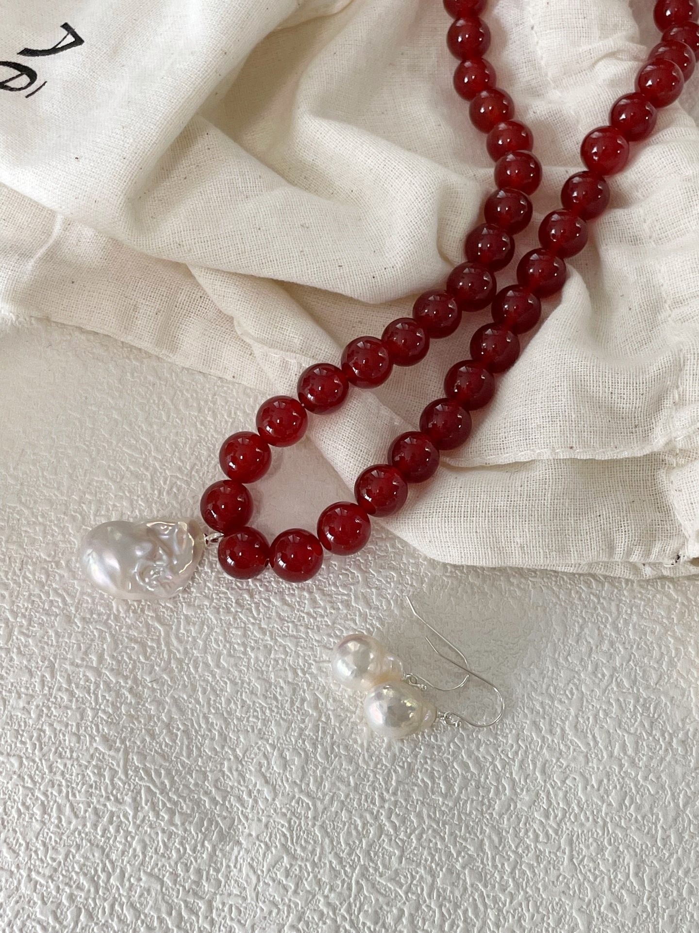 Collana di barocco in onice rosso