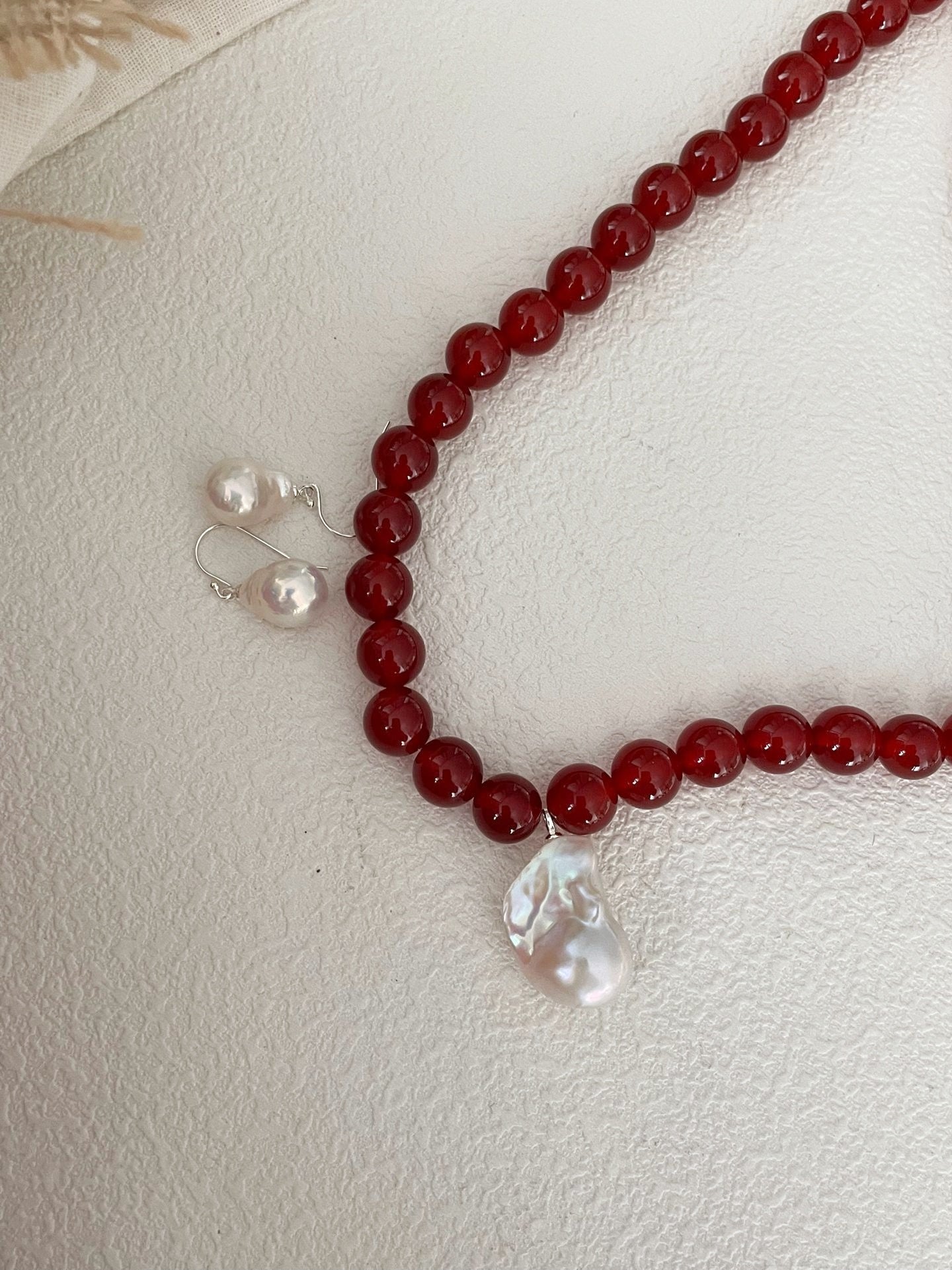 Collana di barocco in onice rosso