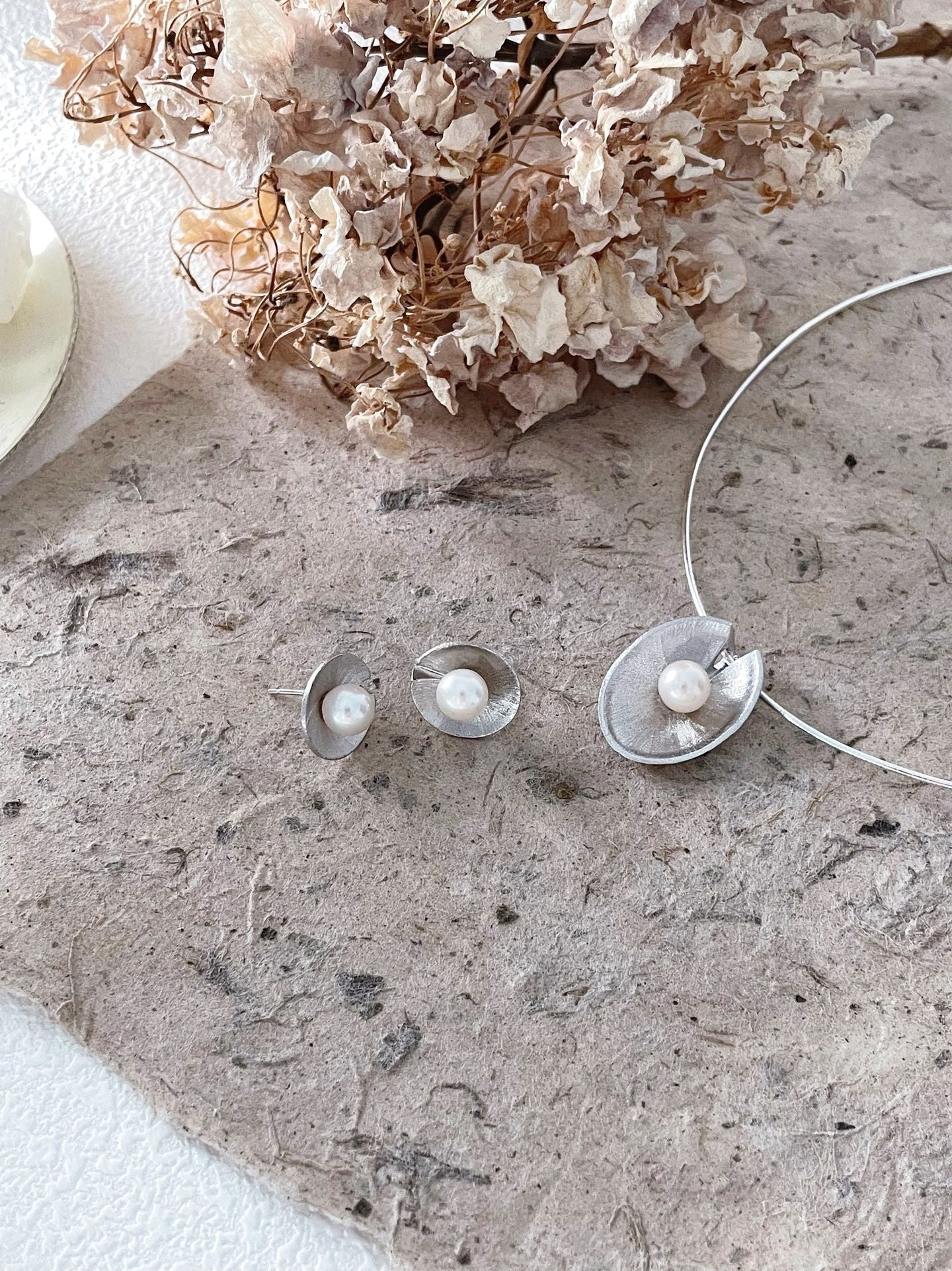 Girocollo in argento con perla forma di conchiglia