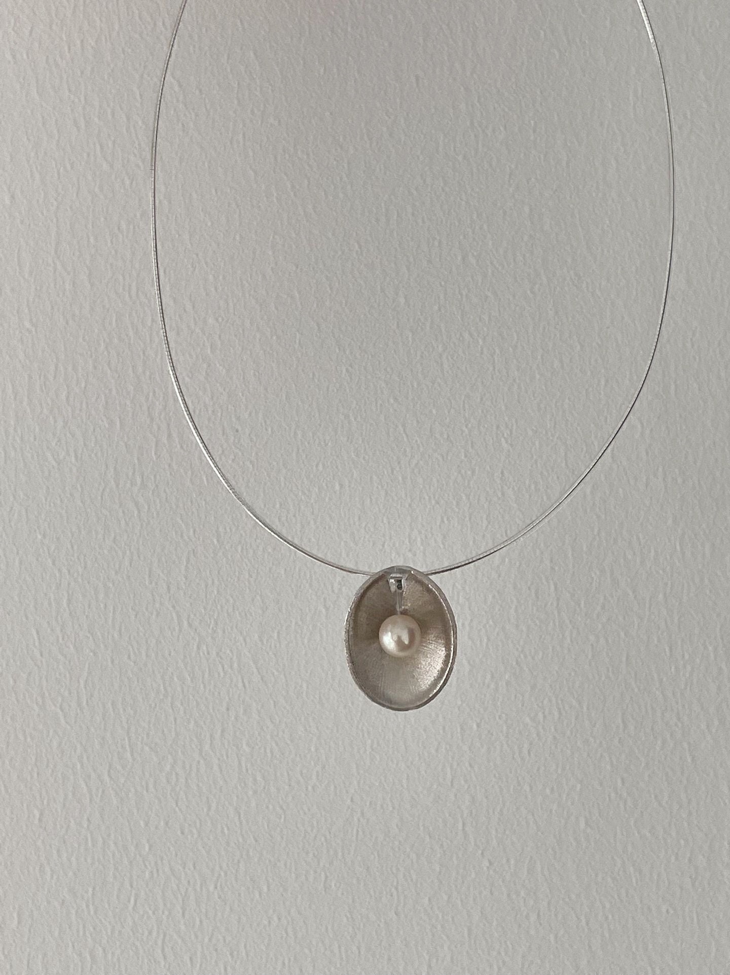 Girocollo in argento con perla forma di conchiglia