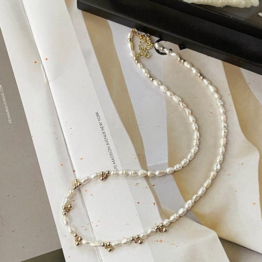 Collana di microperle e oro placcato