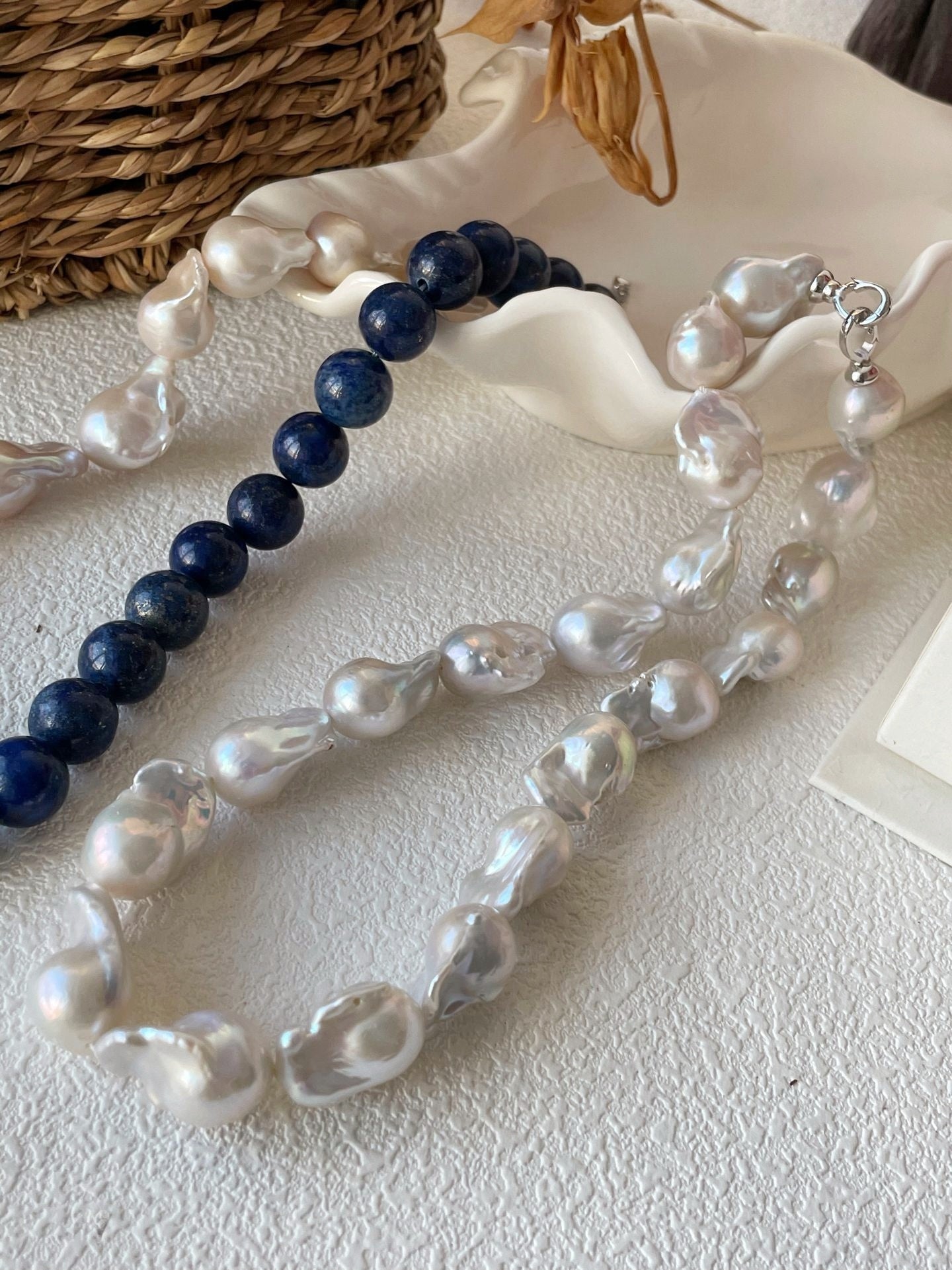 Collana Botero barocco di perle bianche