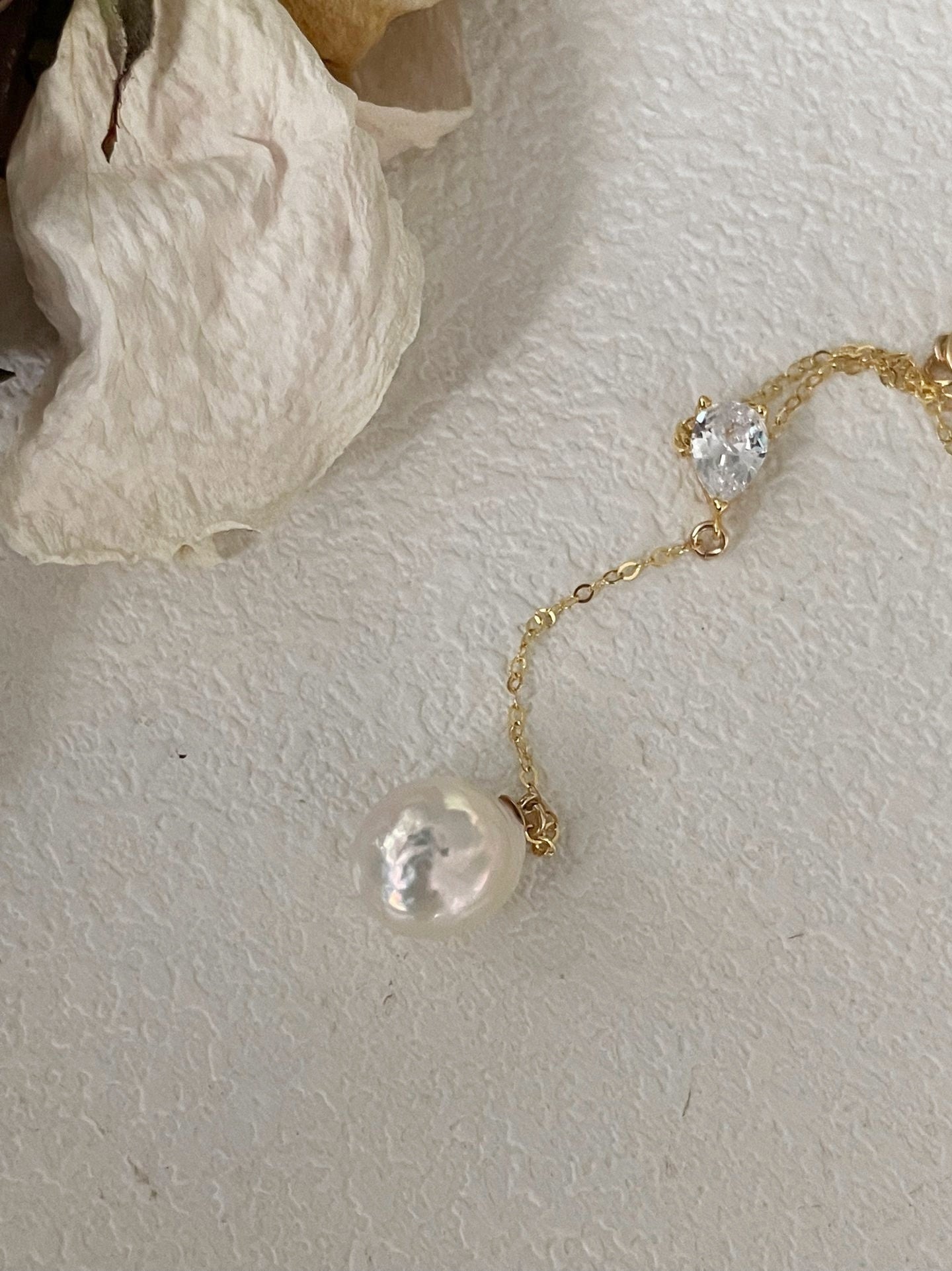 Collana d'oro con ciondolo Botero abbagliante