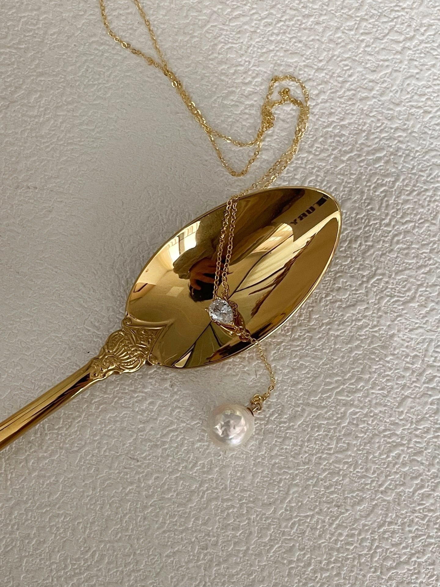 Collana d'oro con ciondolo Botero abbagliante
