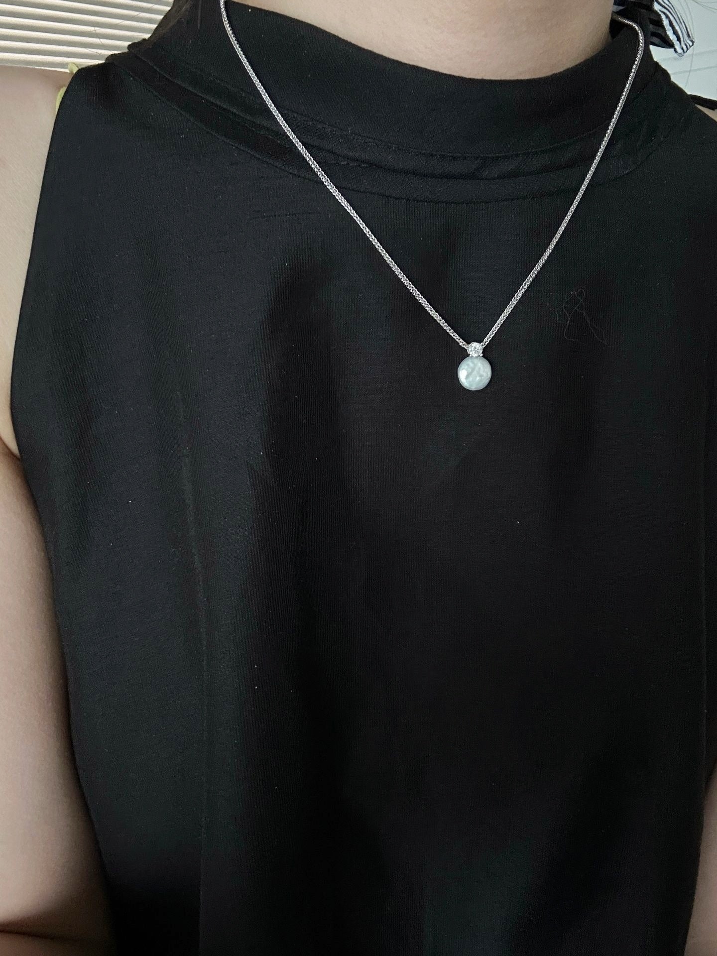 Collana in argento con ciondolo rotondo