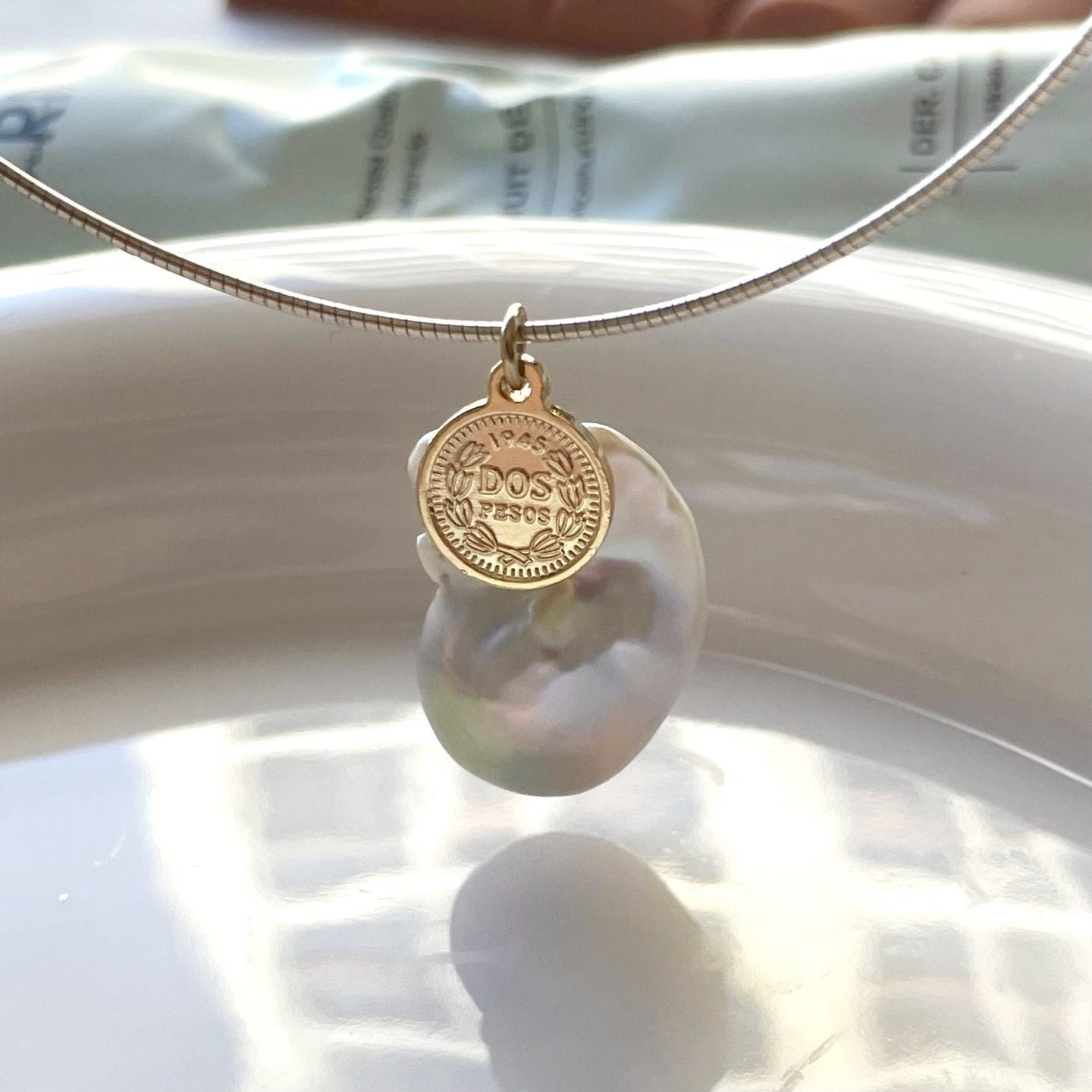 Collana di perle barocca con monete in rame