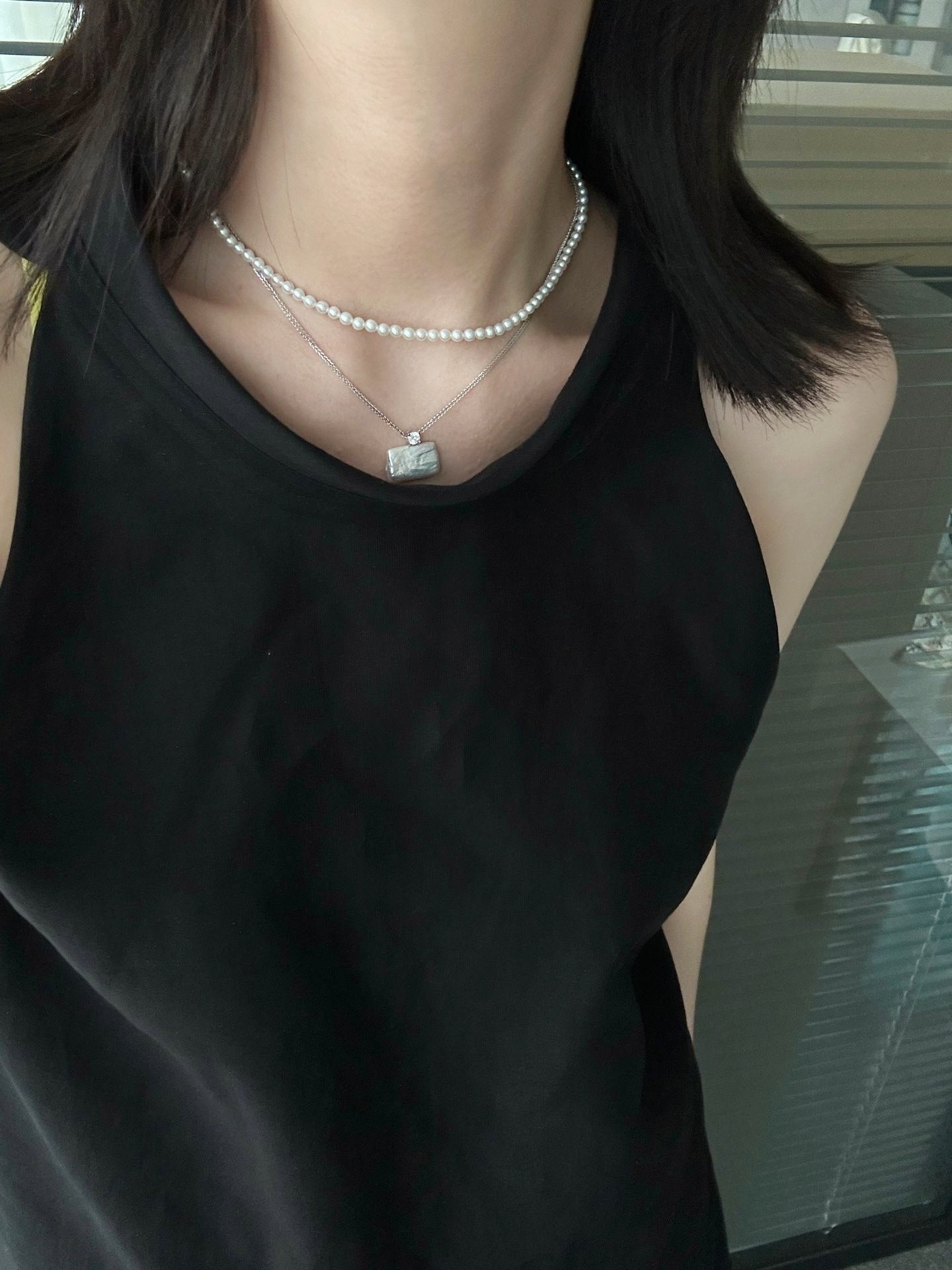 Collana in argento con ciondolo quadrato