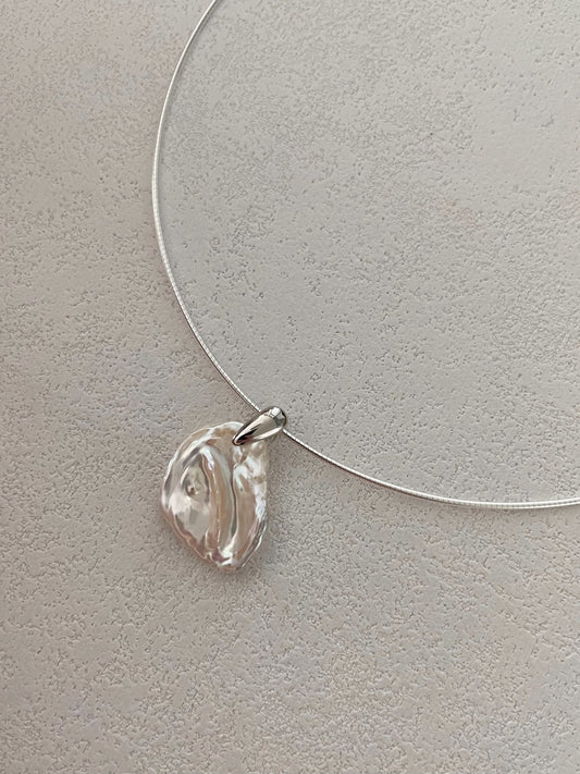 Girocollo d'argento con perla petala