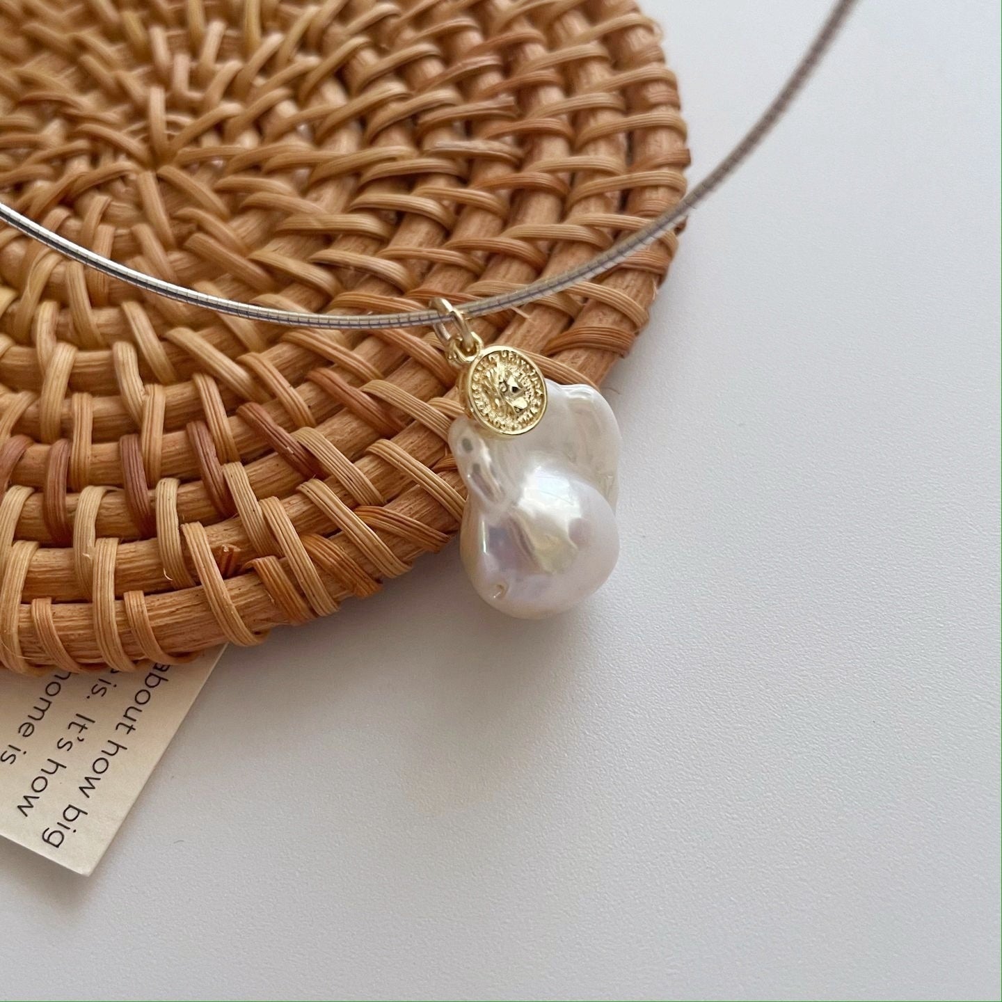 Collana di perle barocca con monete in rame