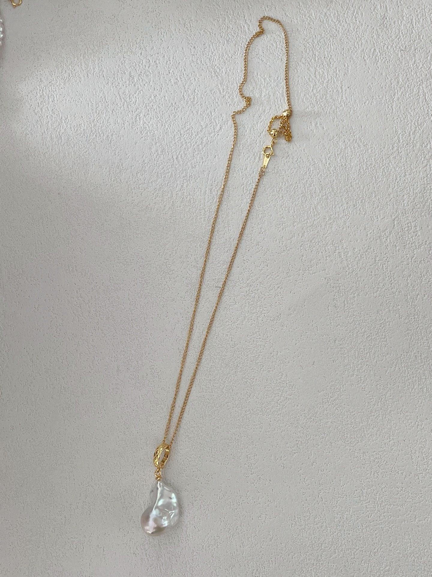Collana d'oro con barocco Botero abbagliante