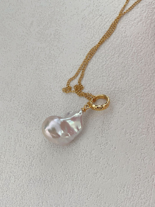 Collana d'oro con barocco Botero abbagliante