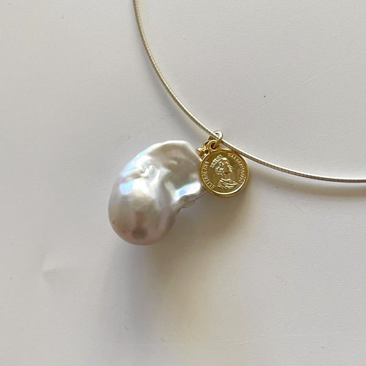 Collana di perle barocca con monete in rame