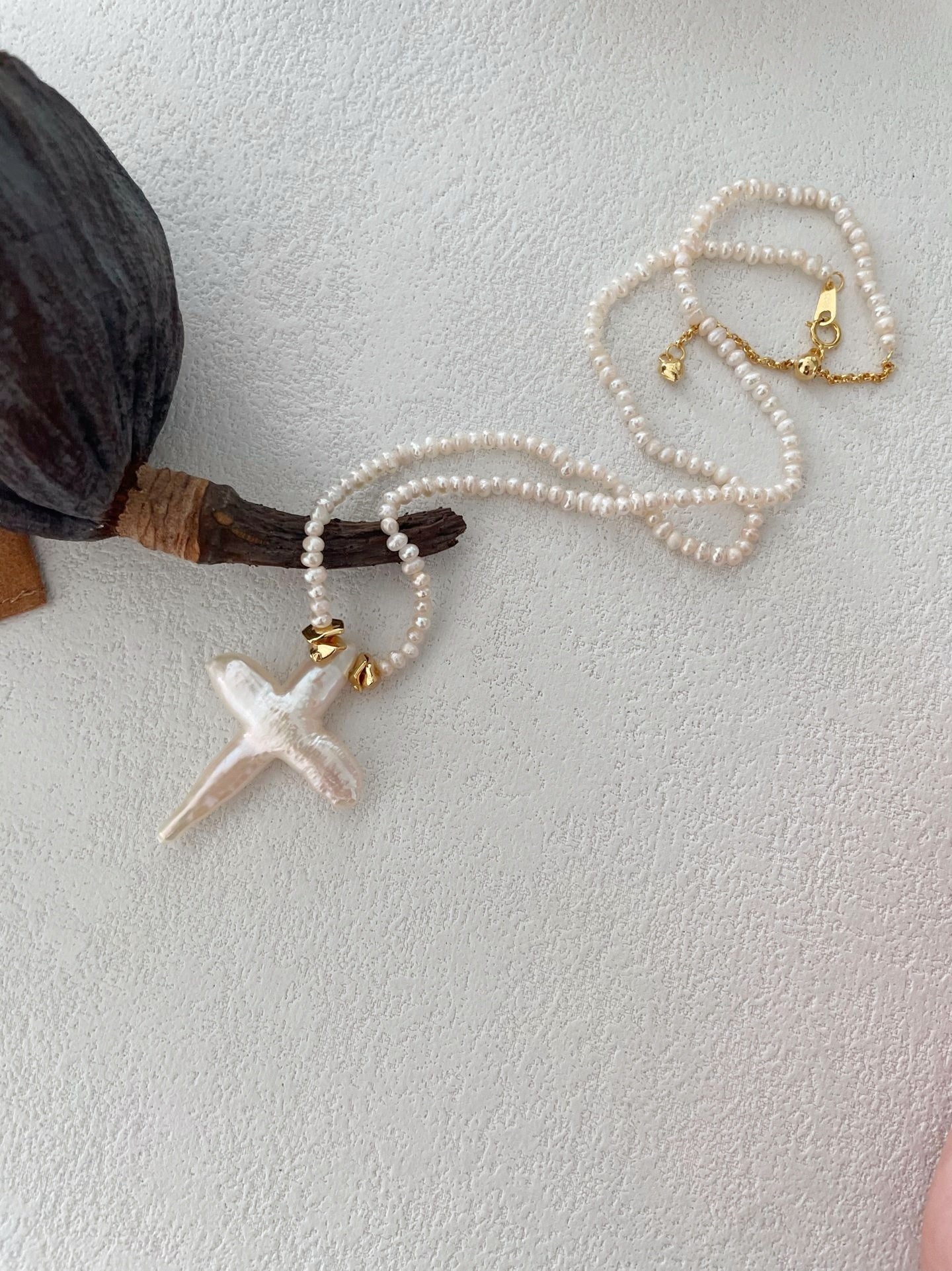 Collana di perle con croce