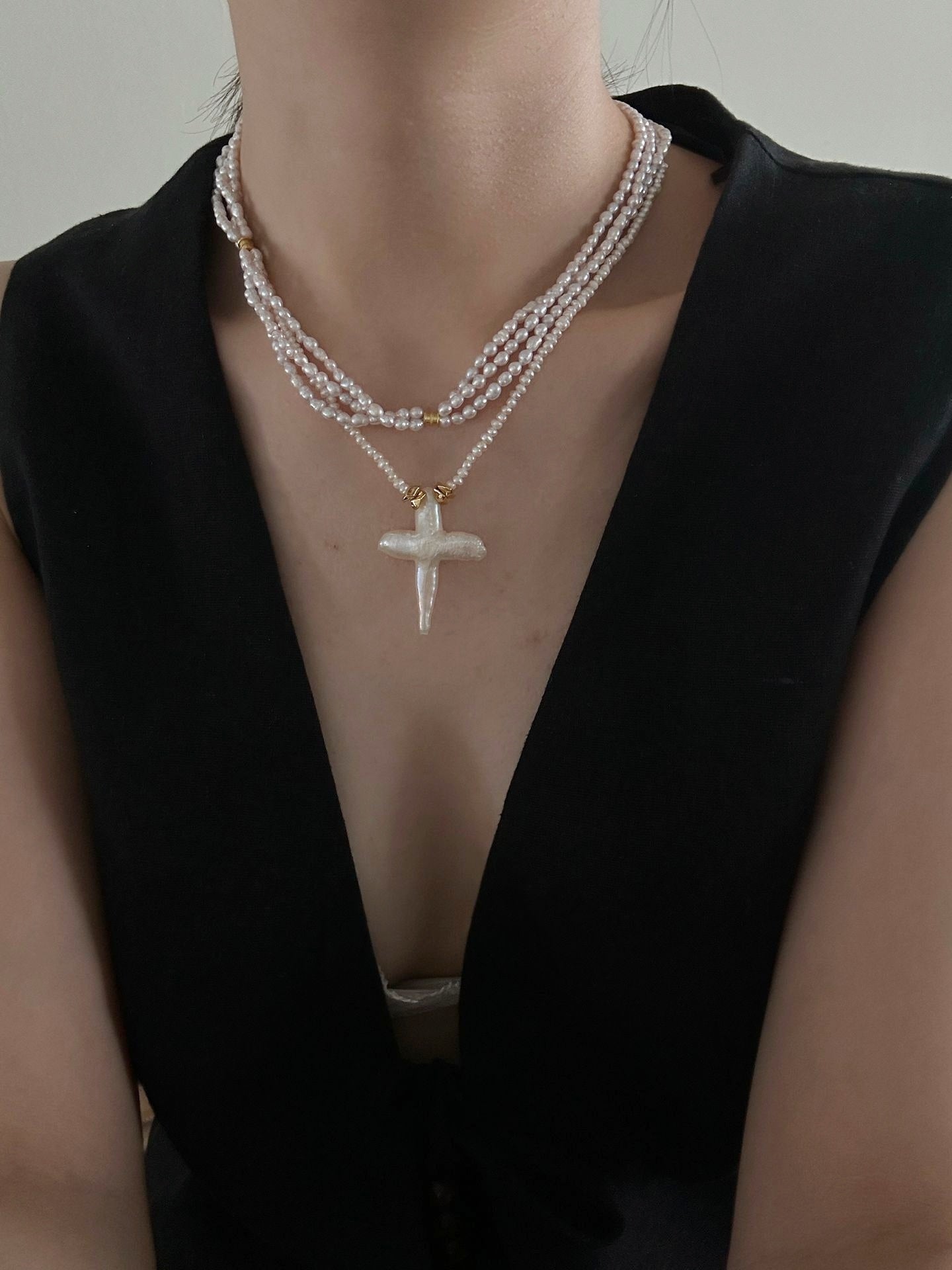 Collana di perle con croce