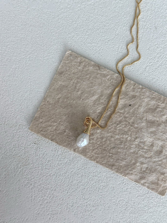 Collana in oro 14k con perla goccia