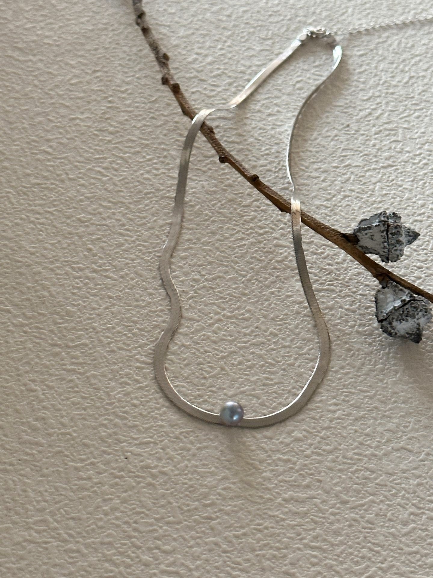Collana d'oro bianco con singola perla Akoya