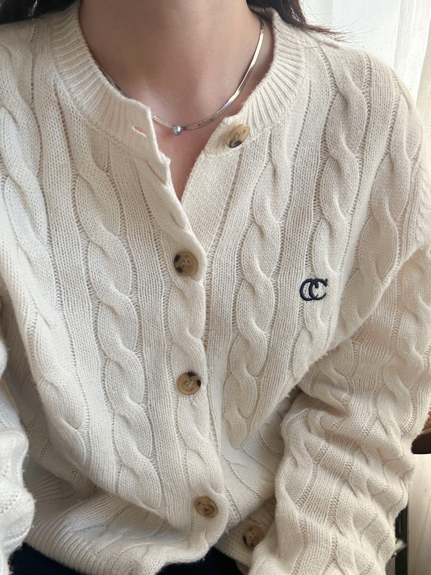 Collana d'oro bianco con singola perla Akoya