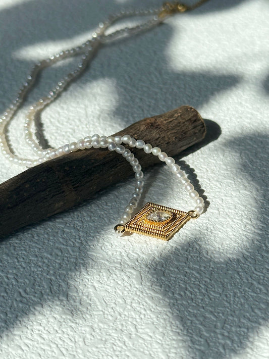 Collana di perle con occhio greco
