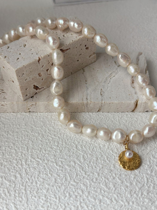 Collana baroccha con moneta oro placcato