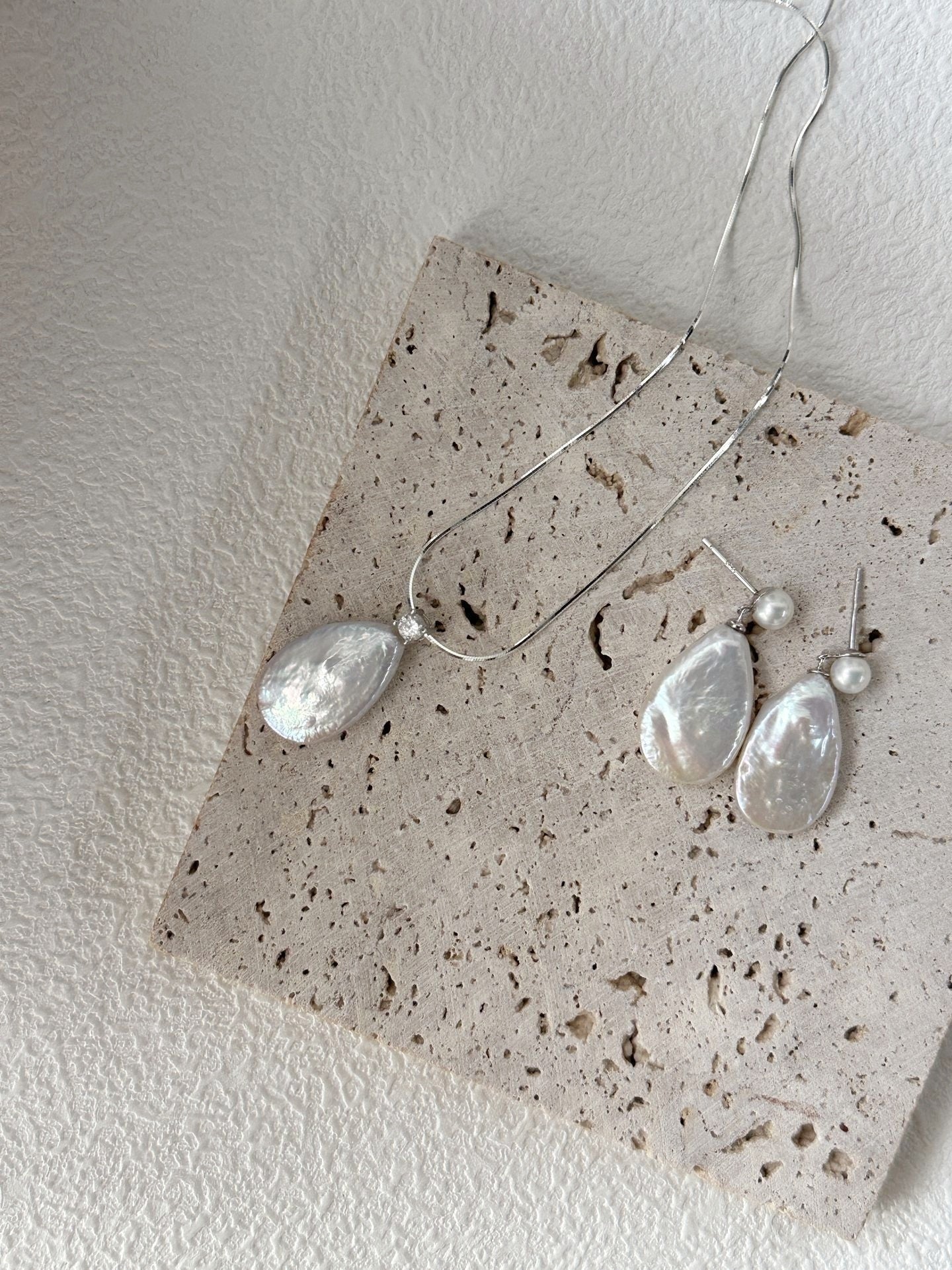 Collana con perla goccia grande