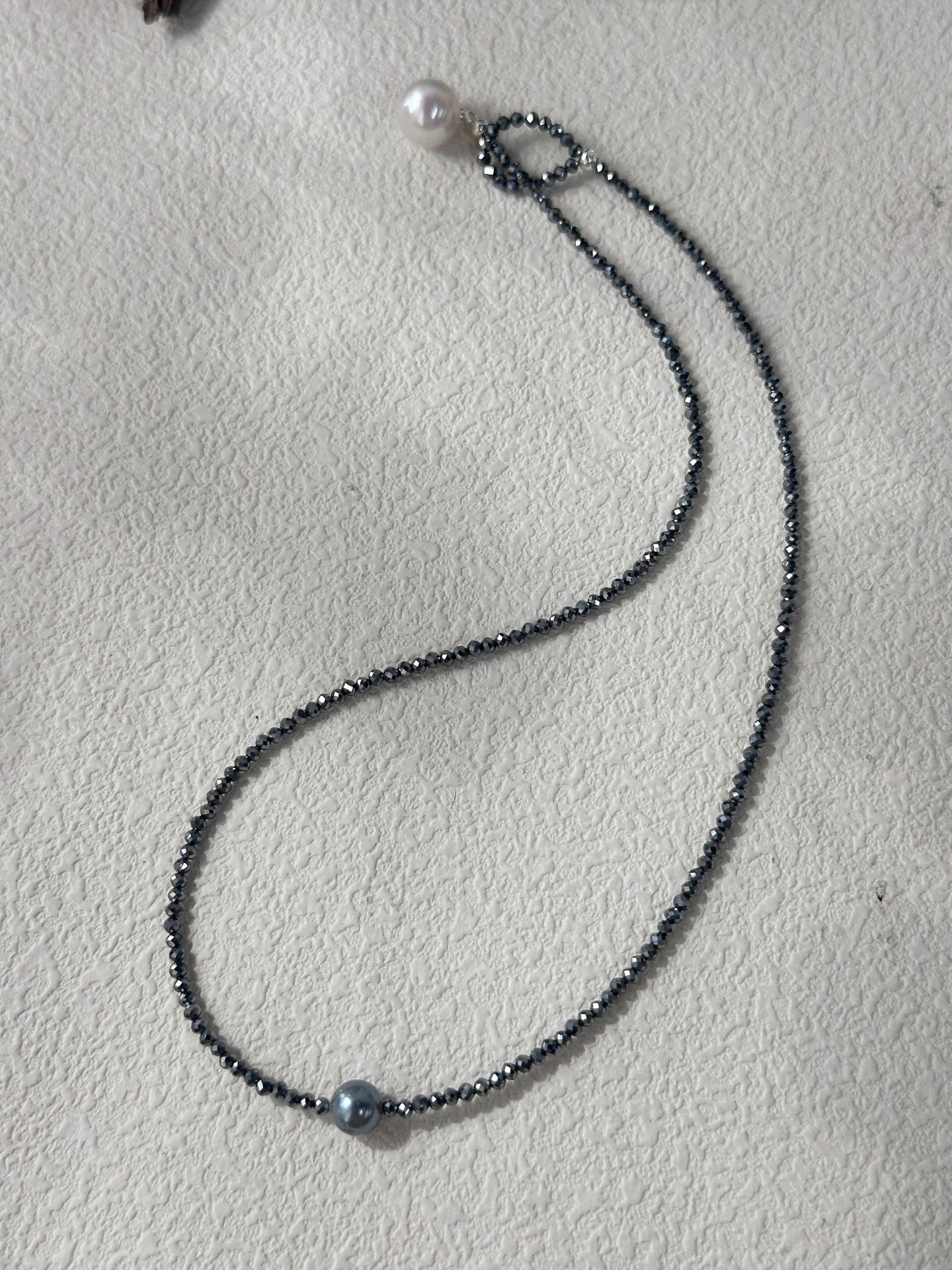 Collana di cristallo grigio e Akoya