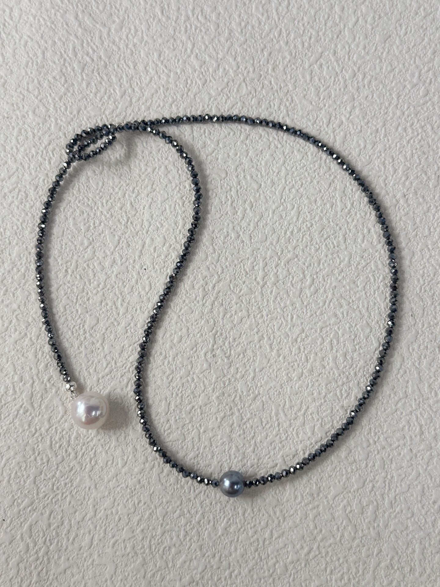 Collana di cristallo grigio e Akoya