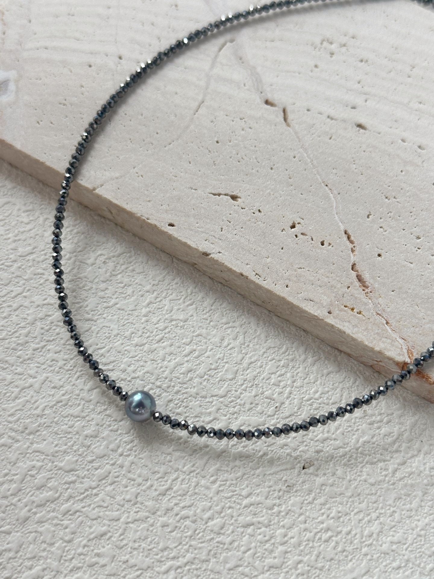 Collana di cristallo grigio e Akoya