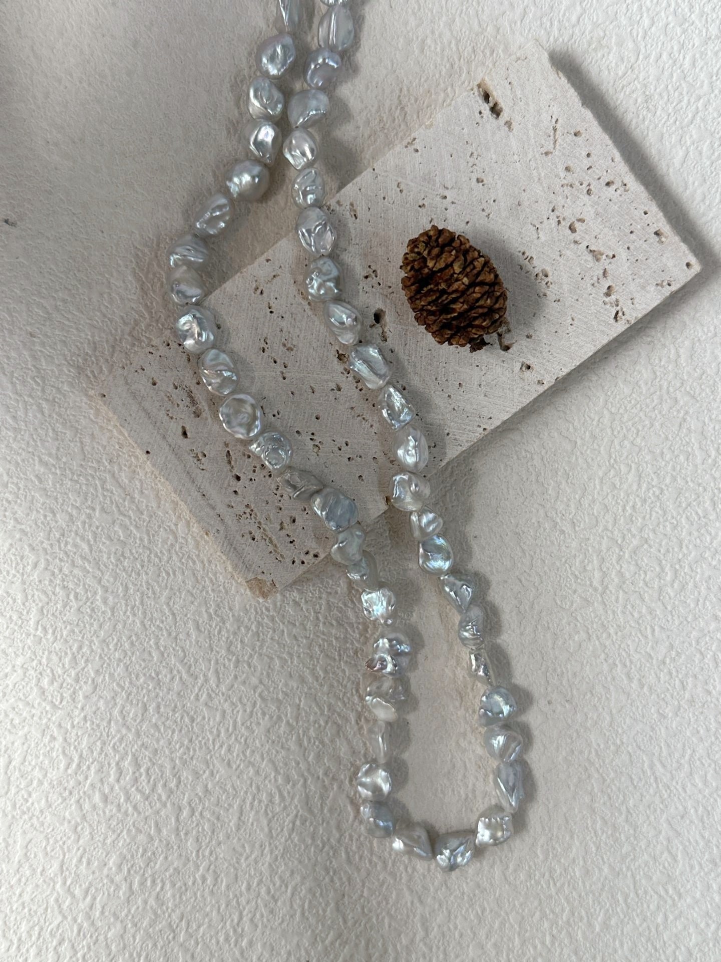 Collana con perle barocche di blu