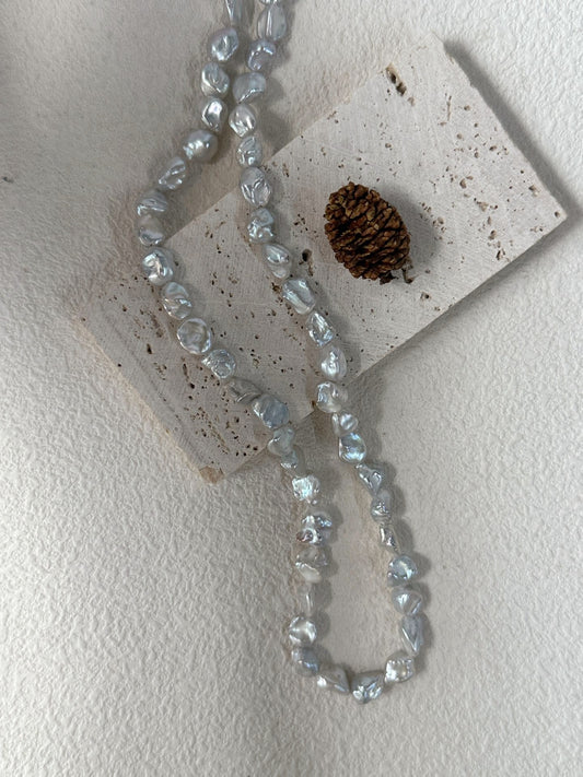 Collana con perle barocche di blu