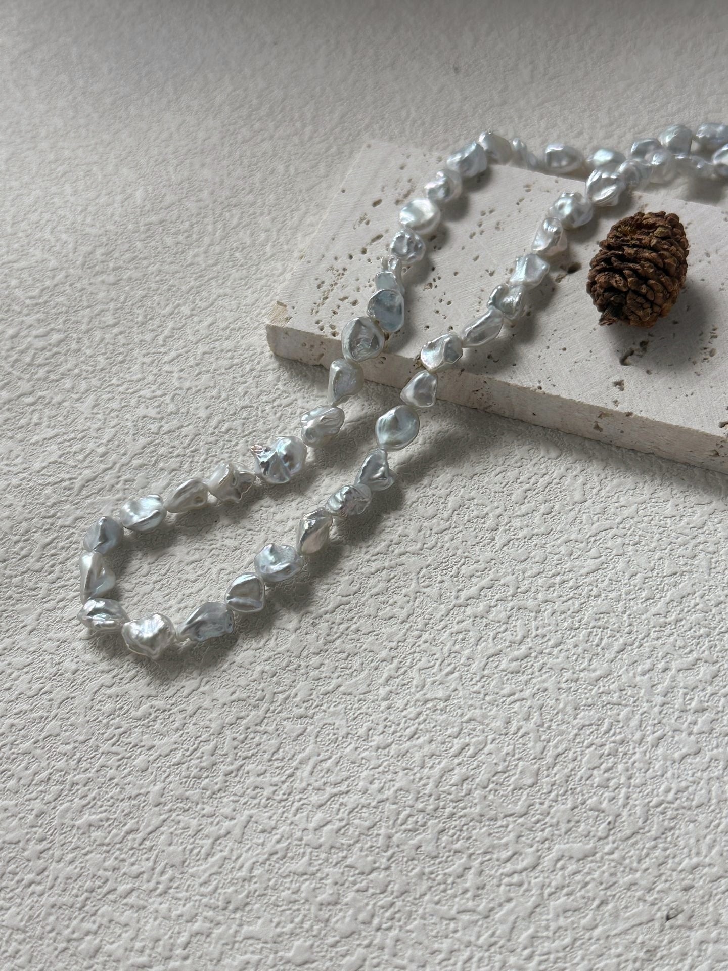 Collana con perle barocche di blu