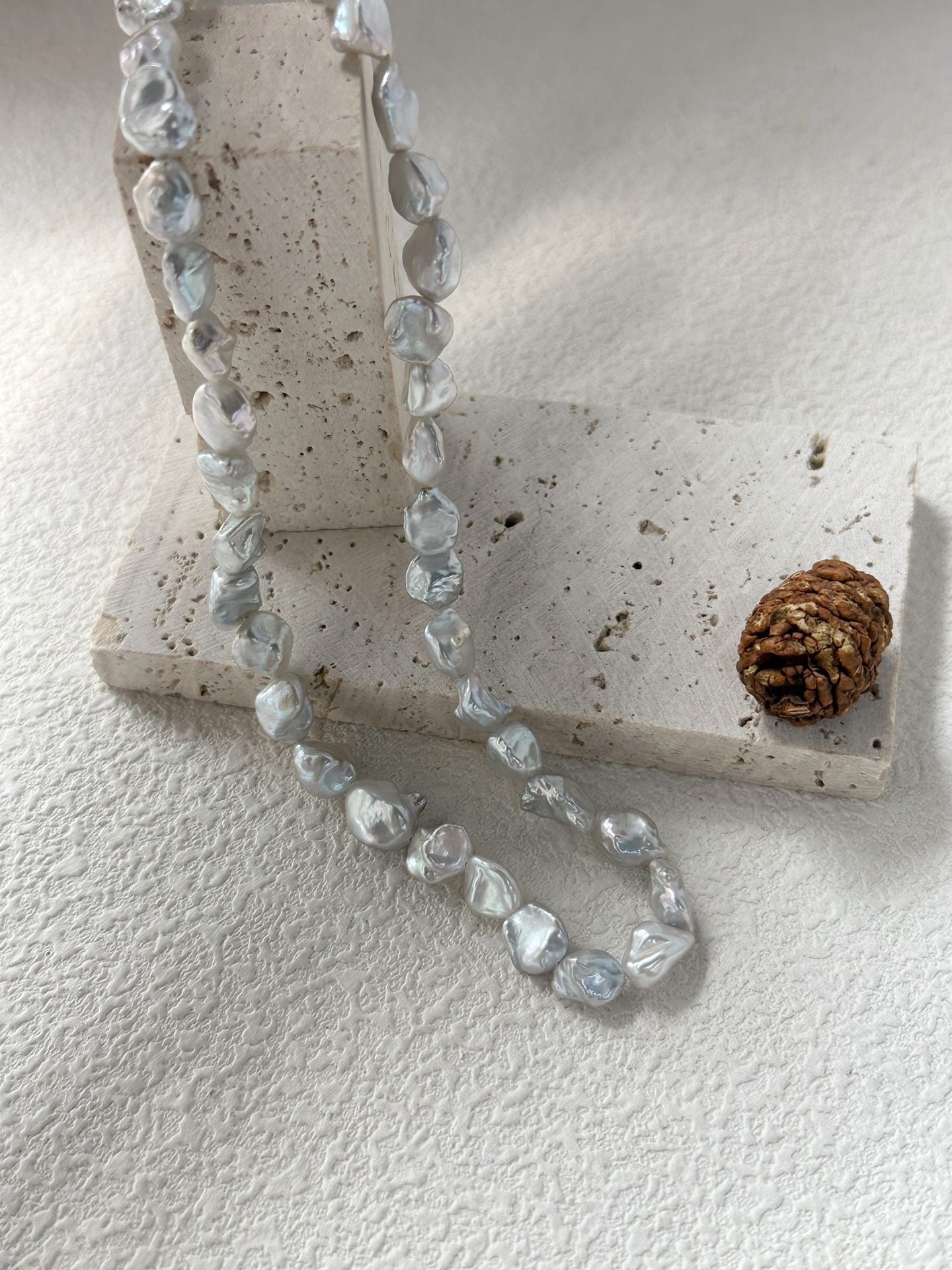 Collana con perle barocche di blu