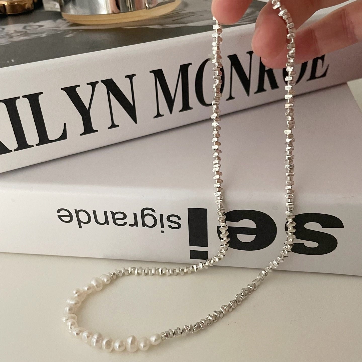 Collana d'argento con perle barocche