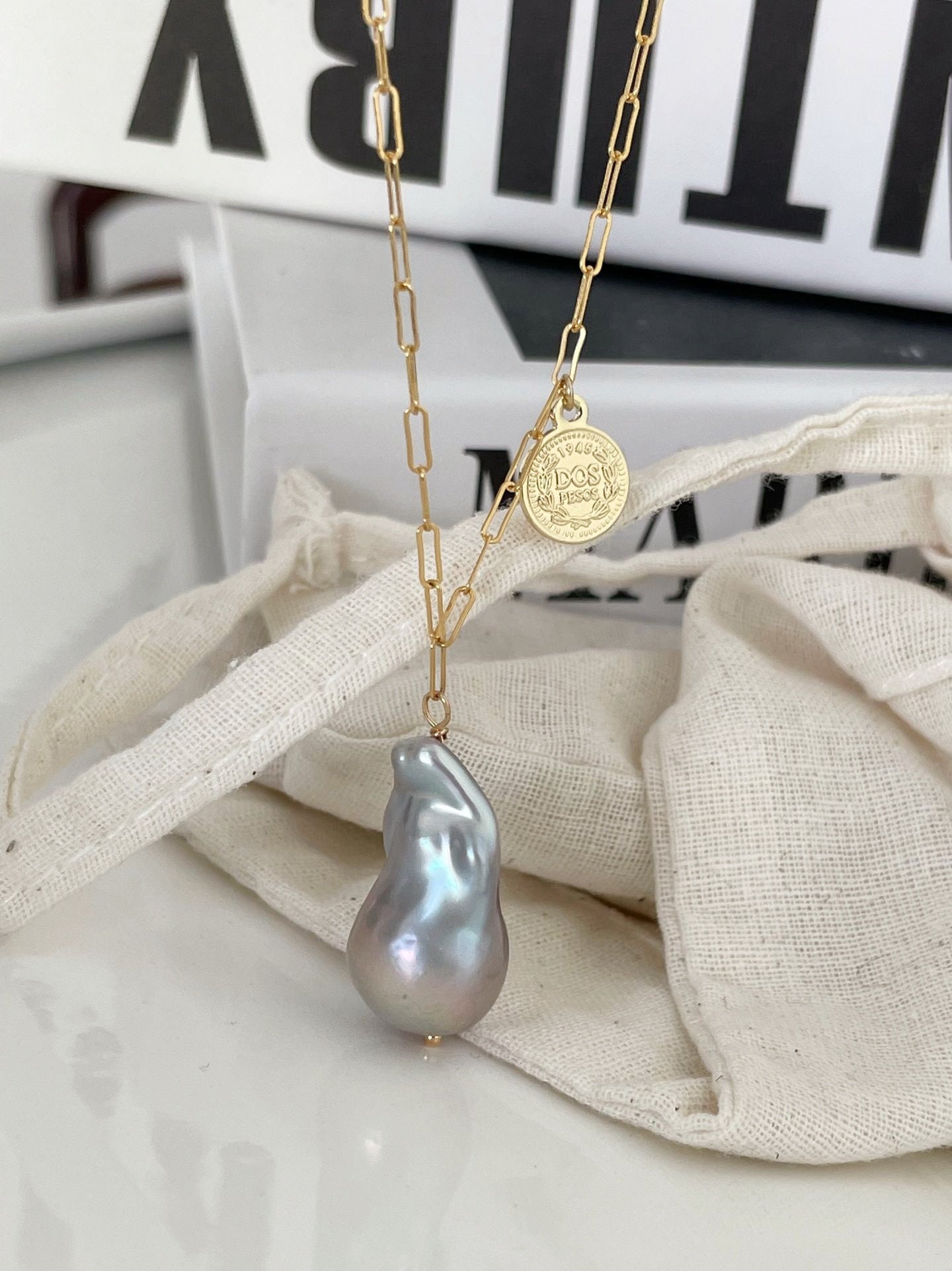 Collana di perle barocca grigio