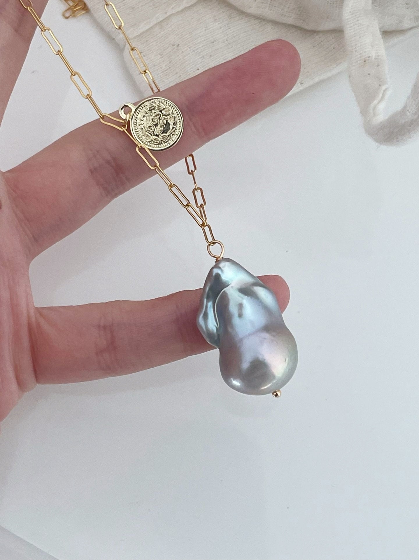 Collana di perle barocca grigio
