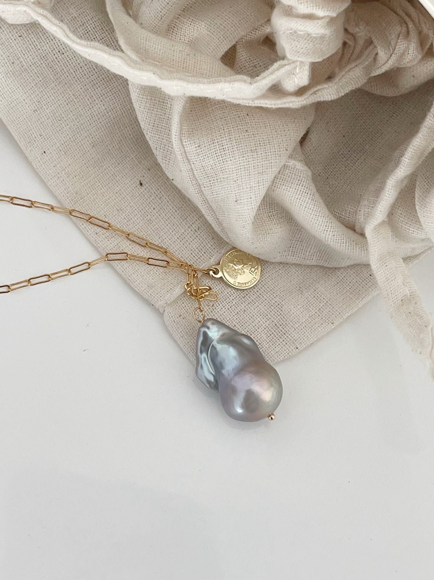 Collana di perle barocca grigio