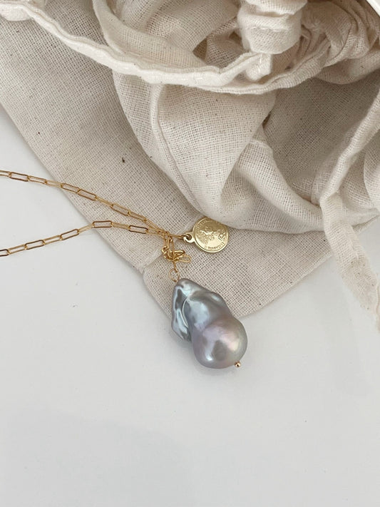 Collana di perle barocca grigio
